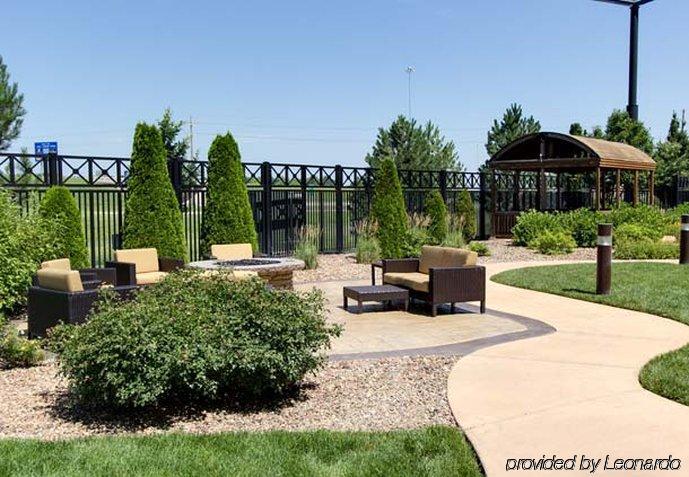 Courtyard Salina Hotel Exterior photo